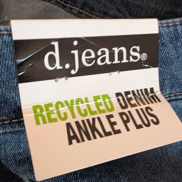 Women's Blue Jeans - Picture 4 of 6